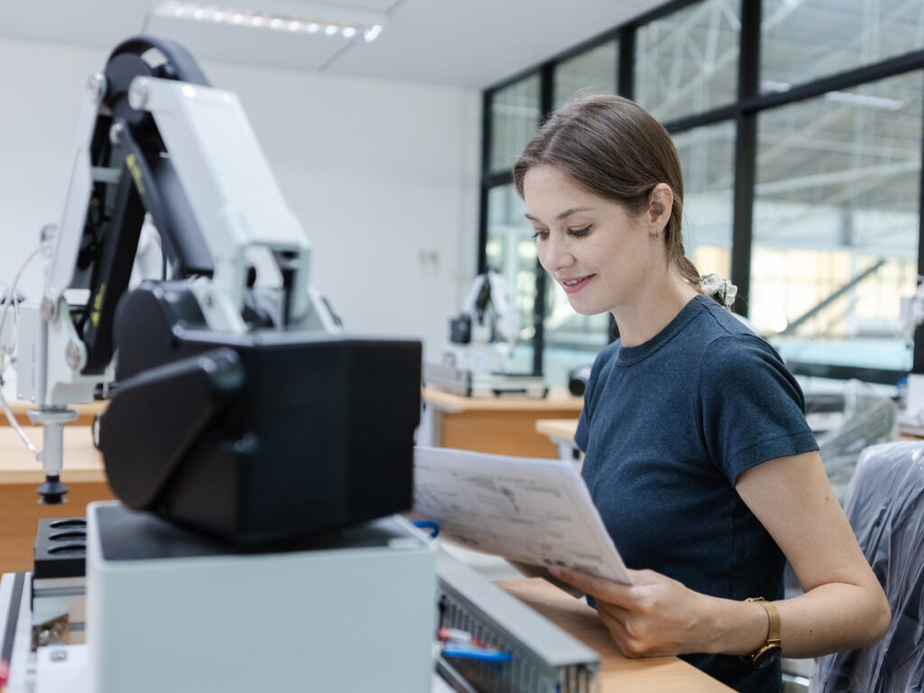Het belang van bijscholing en omscholing in de technische sector